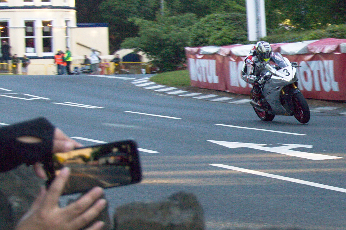 Vmax Tour 2019 au TT à l'île de Man R-DSC9670