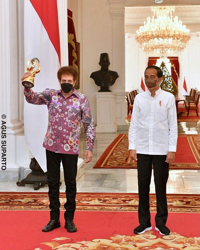 Presiden Jokowi Beri Penghargaan untuk God Bless dan Dukung Konser Virtual Godbless 48th Anniversary: Mulai Hari Ini. 