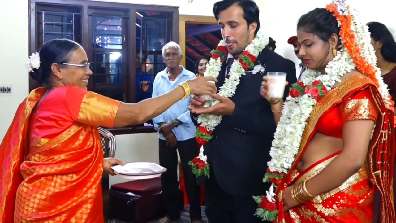 Tulu bride sexy deep navel side view mp4 snapshot 00 31 530