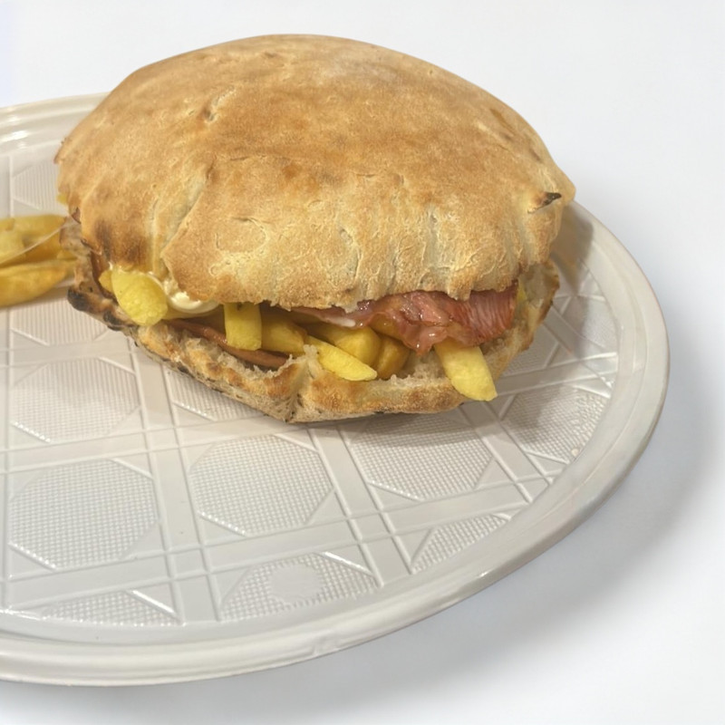 Puccia con friarielli e salsiccia