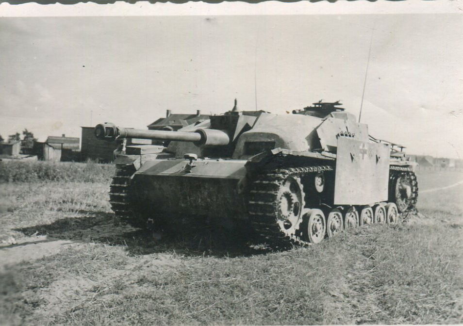 Foto WW II Sturmgeschütz Panzer Tank mit Seitens