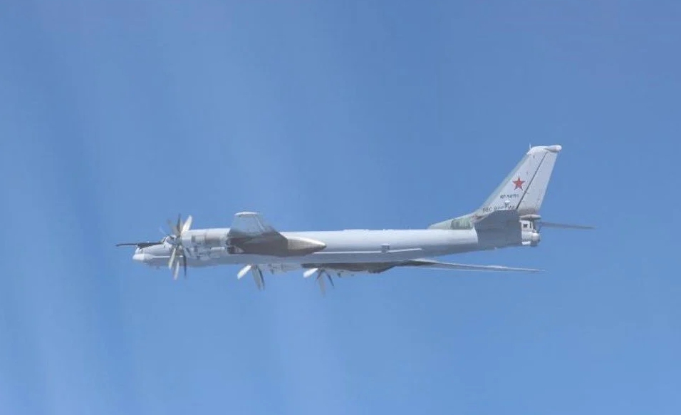 Bombarderos nucleares chinos y rusos sobrevuelan el mar de Japón