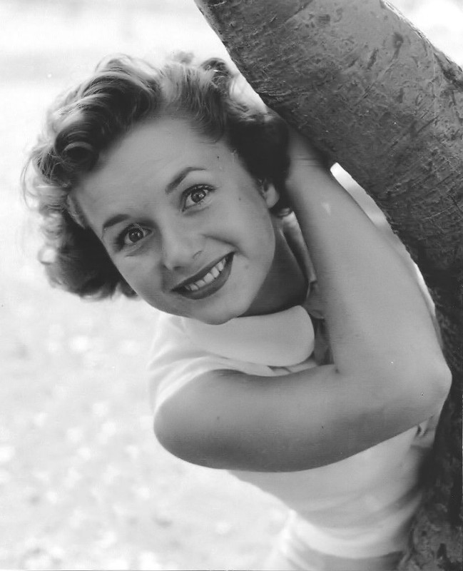 Debbie_Reynolds_b17