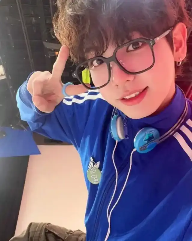 20250528_151238_copy_740x926