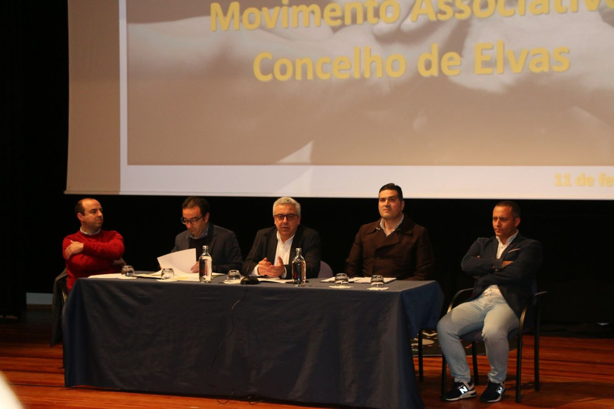 <p>ELVAS: CÂMARA MUNICIPAL REUNIU COM ASSOCIAÇÕES DO CONCELHO</p>