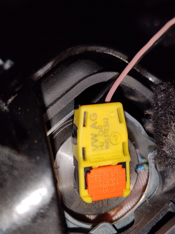 GloveCompartmentAirbagConnector