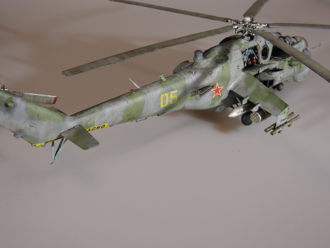 Mi-24 Hind, Zvezda 1/72 - klar DSCN3027