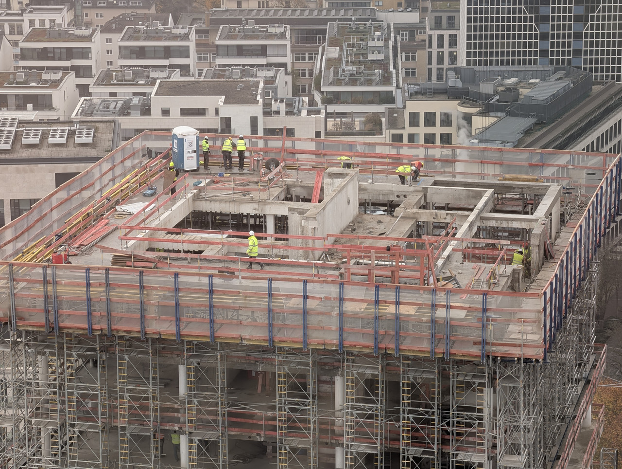 PXL 20251110 141741073