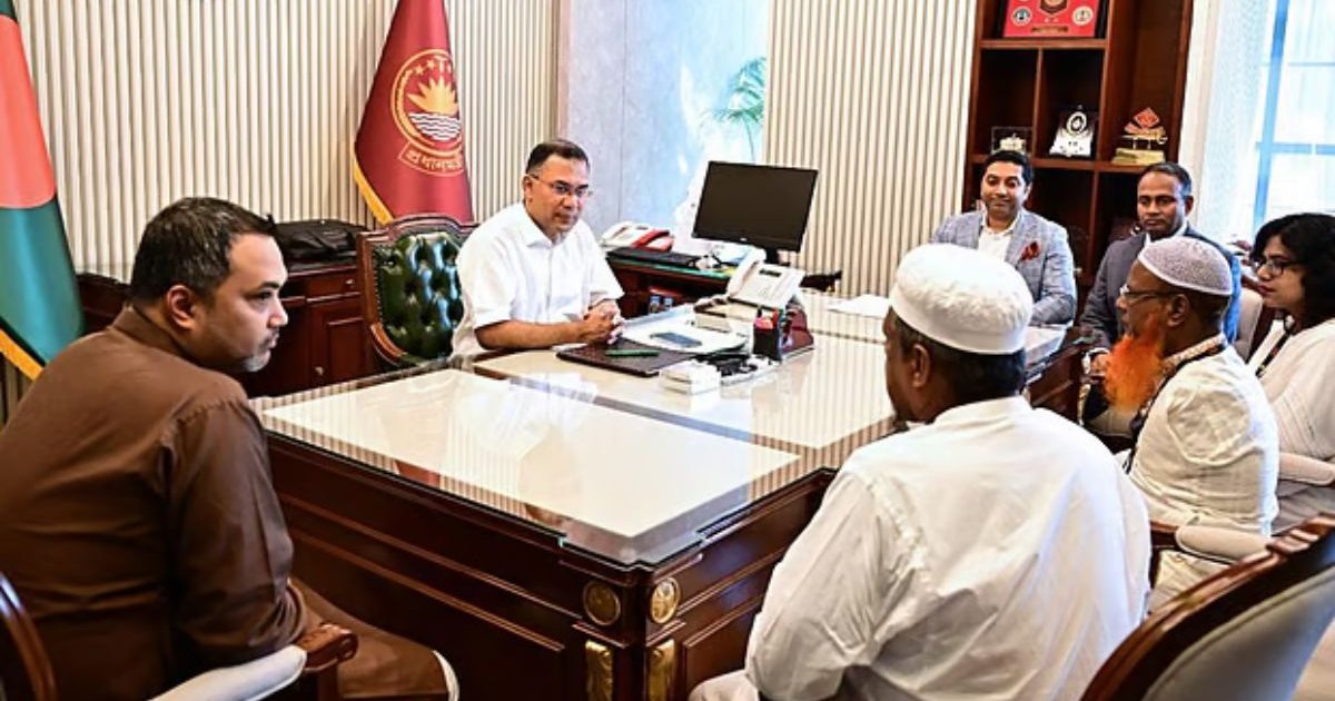 দুই হাত নেই, পা দিয়ে লেখেন, গড়েছেন বিদ্যালয়—প্রধানমন্ত্রীর কাছে পেলেন সুখবর
