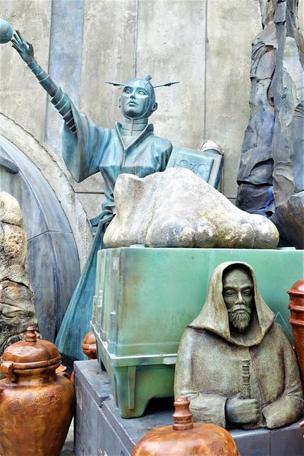 DOK-ONDAR DEN OF ANTIQUITIES: Tienda-museo para amantes de Star Wars - DISNEYLAND ~ STAR WARS: GALAXY'S EDGE, LA GUIA (2)