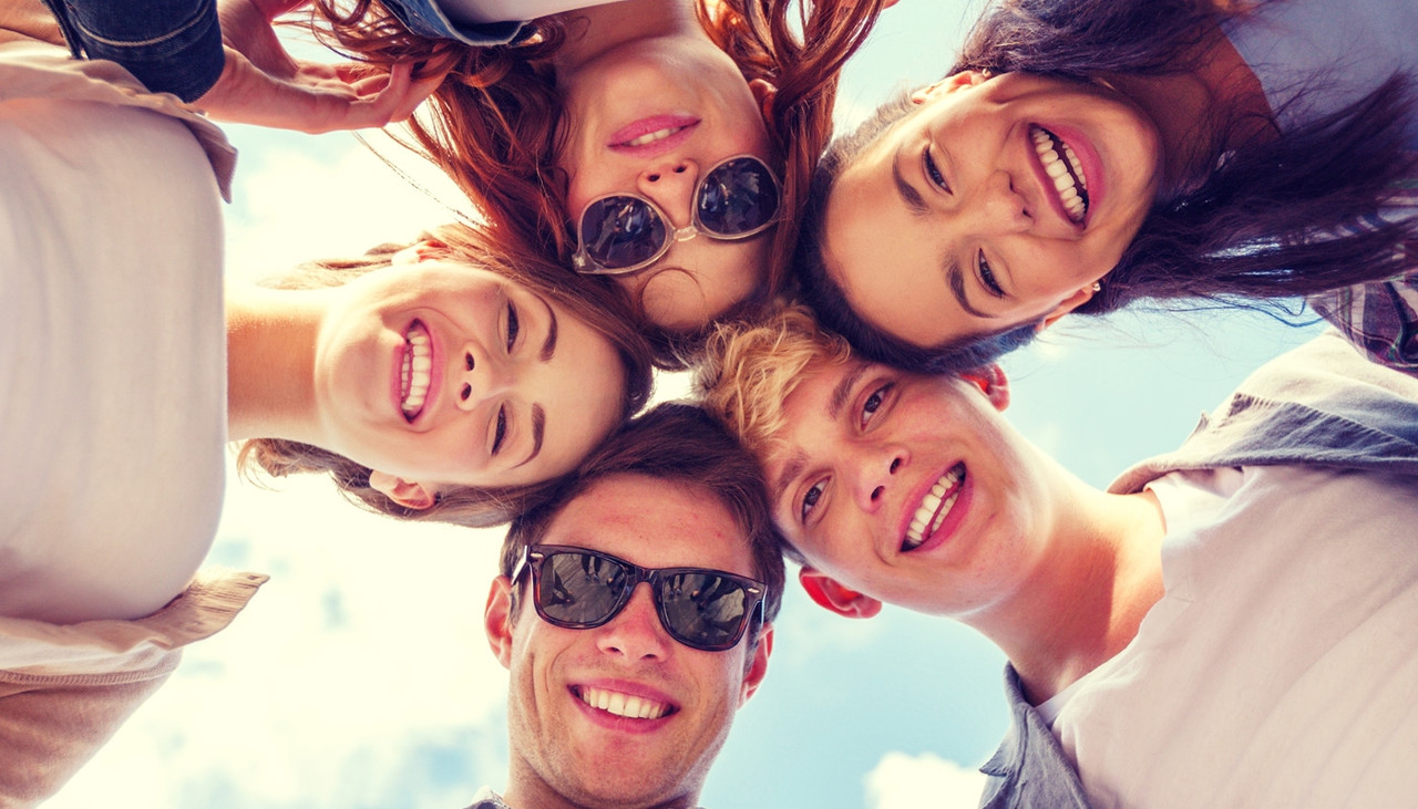 Los 3 signos del zodíaco cuyas amistades cambiarán durante la luna en inclinación a Urano de viernes 24 de junio de 2022