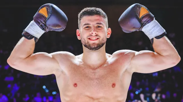 Мартин Копривленски победи със съдийско решение в MAX FIGHT 62
