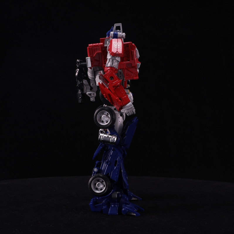 Legendary-Optimus-Prime-03