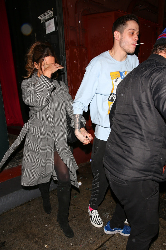 kate-beckinsale-leaving-a-comedy-show-in-la-2119-15