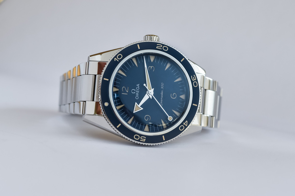 2021-Omega-Seamaster-300-steel-blue-dial-234.30.41.21.03.001-2-2048x1364