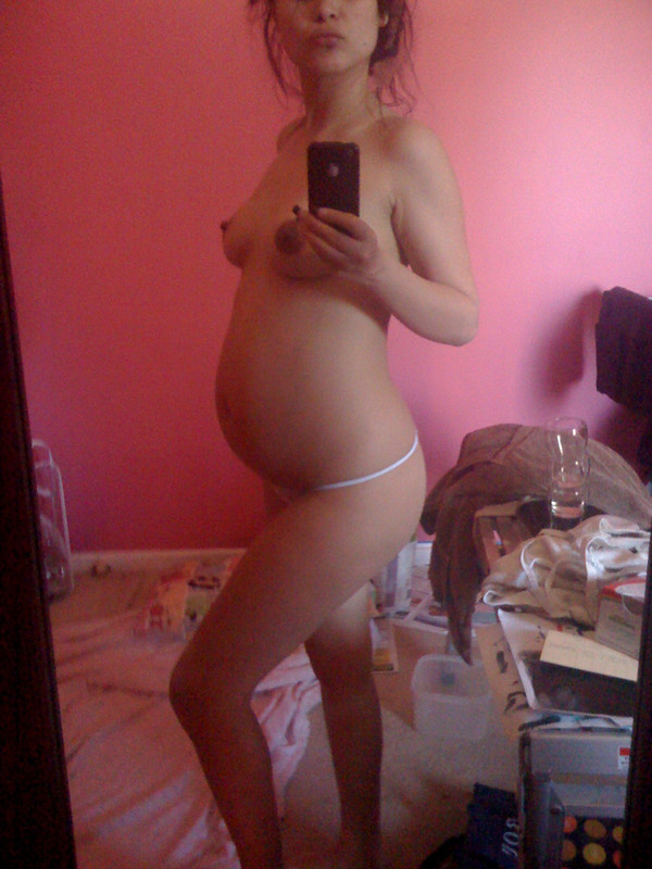Otra nena amateur desnuda y embarazada