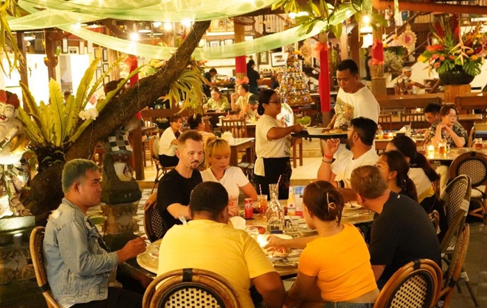 Warung Made di Seminyak, Bali.
