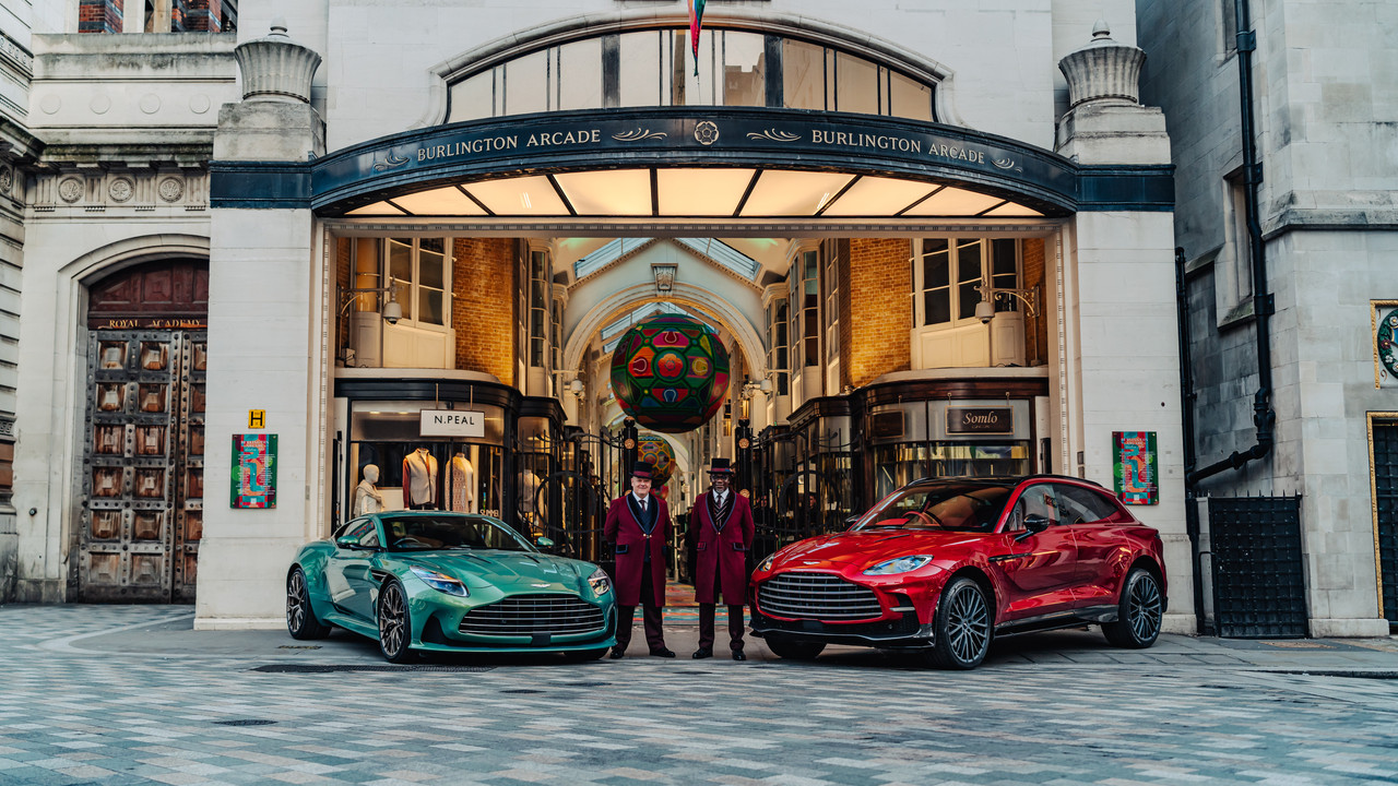 AstonMartincelebrates60thanniversaryofGoldfinger(6)