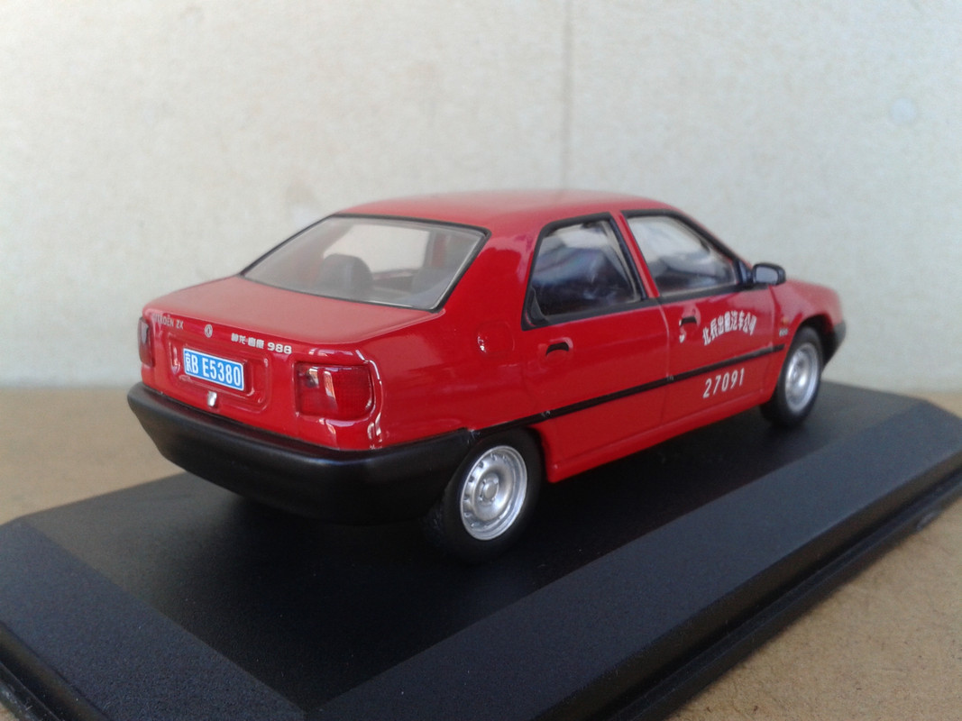 2000 Dongfeng Fukang 988 Sedan “Taxi de Beijín” (Ixo - nº 38 Taxis del Mundo) (4)