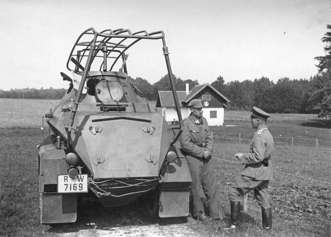 Schwerer 6-Rad Panzer-Spähwagen SD.KFZ. im Gelän