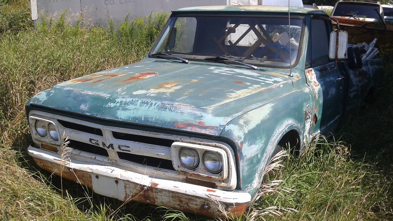 17) '67 GMC 2wd half ton v8