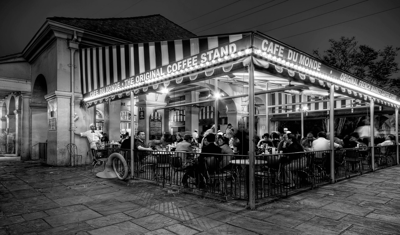 blackandwhitecafe.jpg
