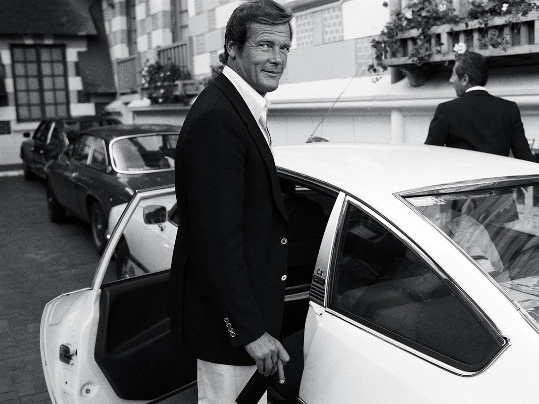 roger_moore_96