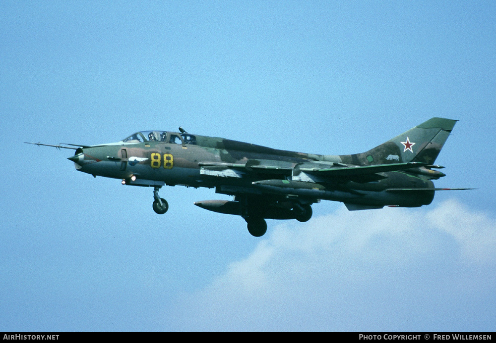 20 GvAPIB Su-17UM3 88 yellow_17532365202_02.07.91