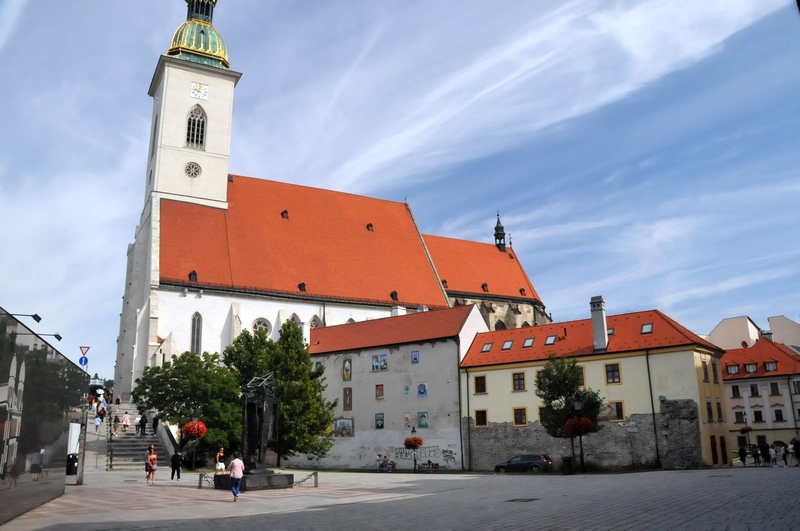 Zapostavljena prijestolnica 377-281-Bratislava-katedrala-sv-Martina