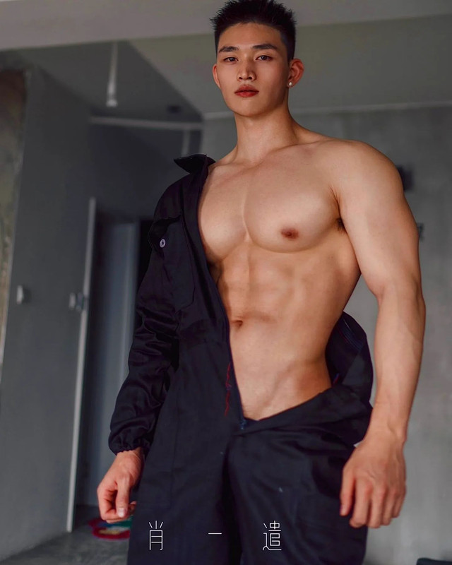 Photo by Chinese hunks 全球華男 on July 11, 2023.