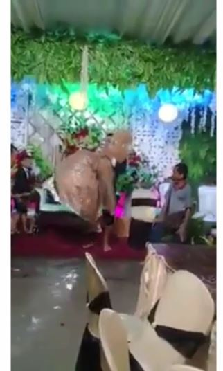 Acara resepsi gagal digelar karena kebanjiran