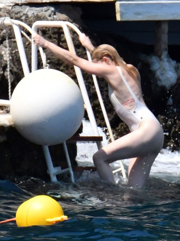 Amber-Heard-CelebsView.Com-1024x1432 (6)