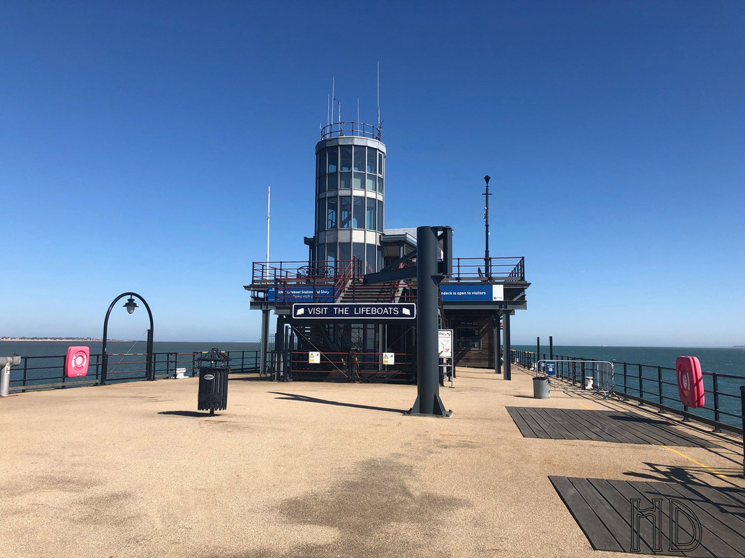 southend-pier-lifeboats.jpg