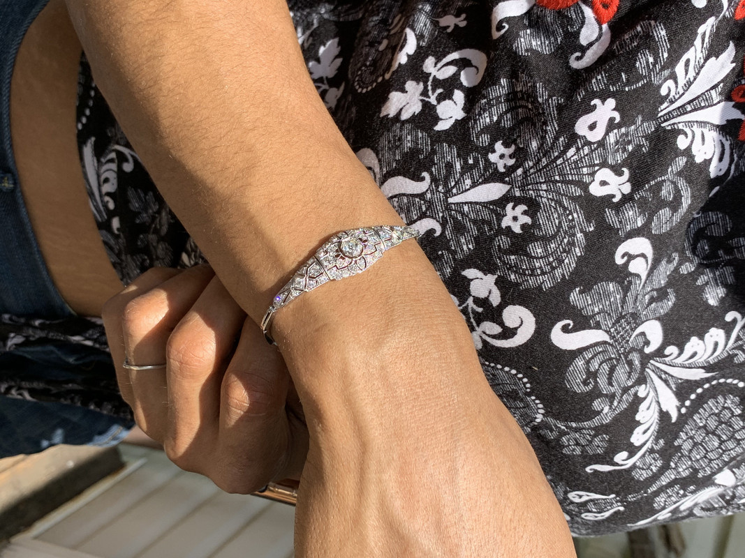 19B20E3A-2B17-423D-B9E7-23DE87E27BAE