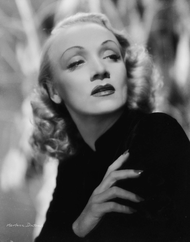 Marlene_Dietrich_b38