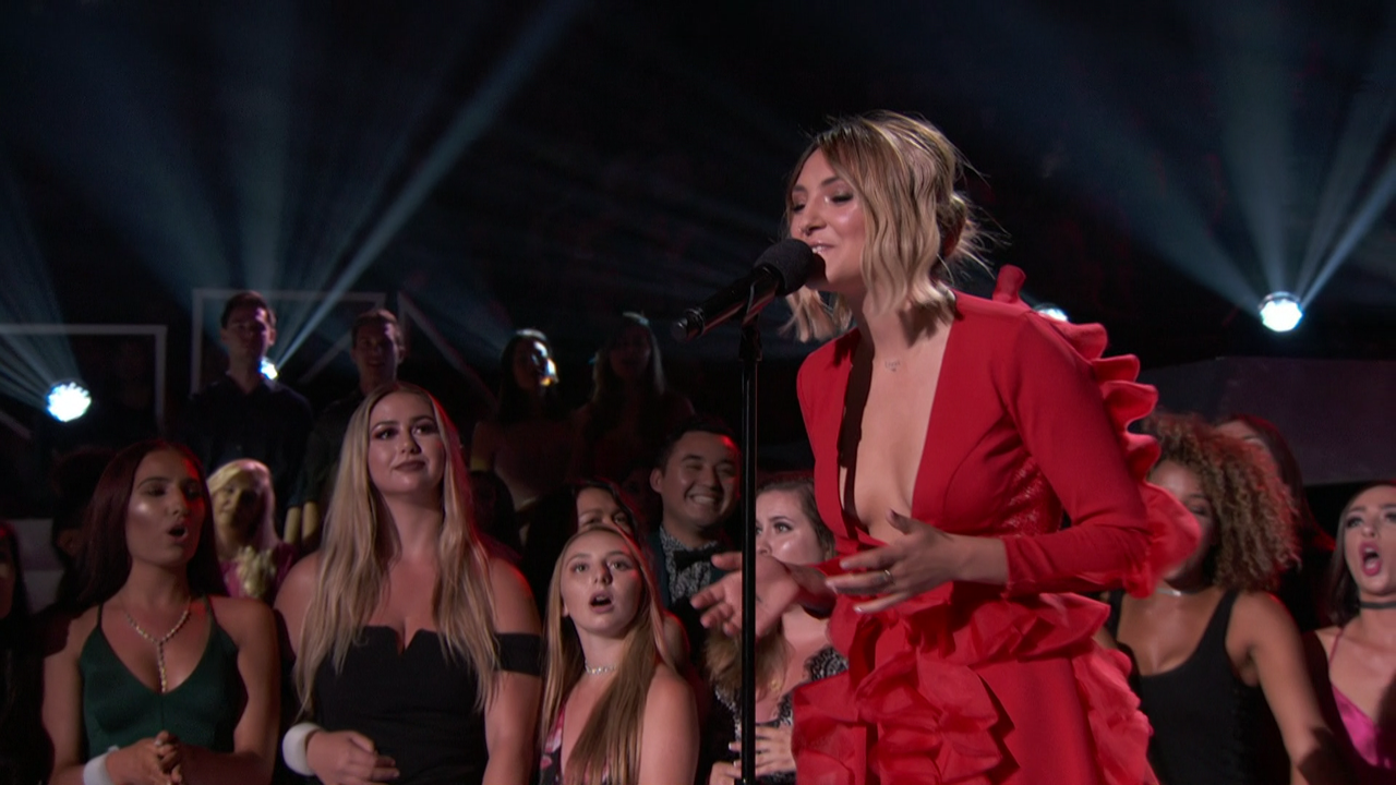 6. Julia Michaels - Issues[(001045)13-08-47]