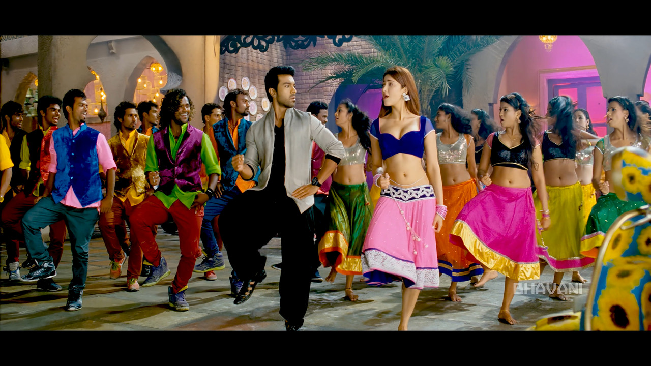 Shruti Haasan From Yevadu Hot Song 4K.mp4_snapshot_00.44.797