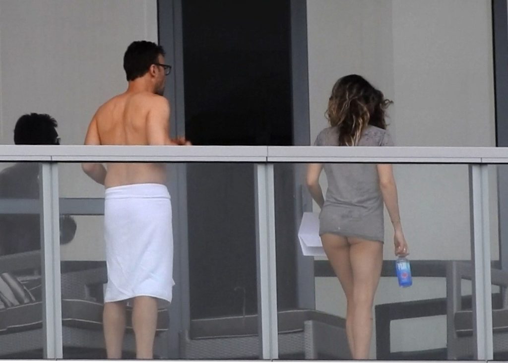 Jennifer-Barnet-upskirt-STARS-com-22