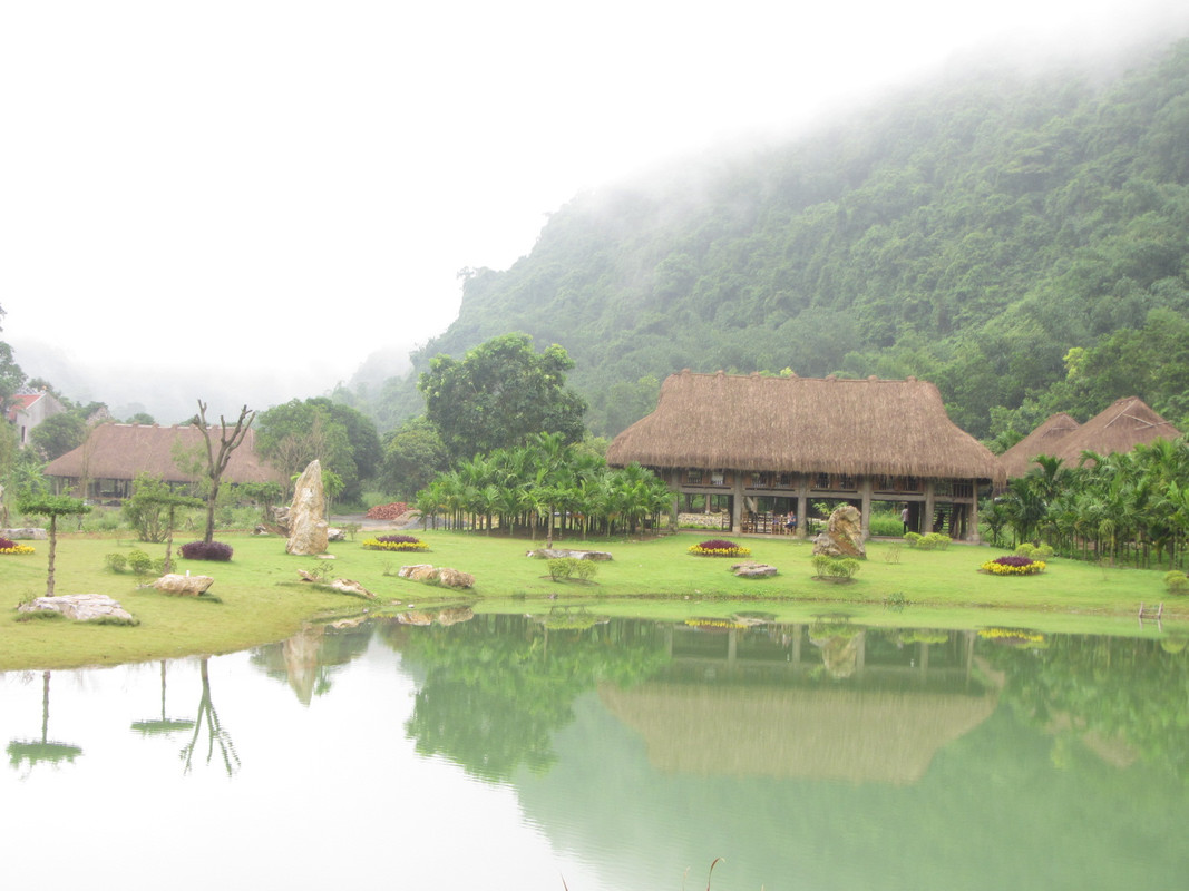 cam chac ban do ngao du ninh binh cung chiec ban do than ky trong tay - anh 27