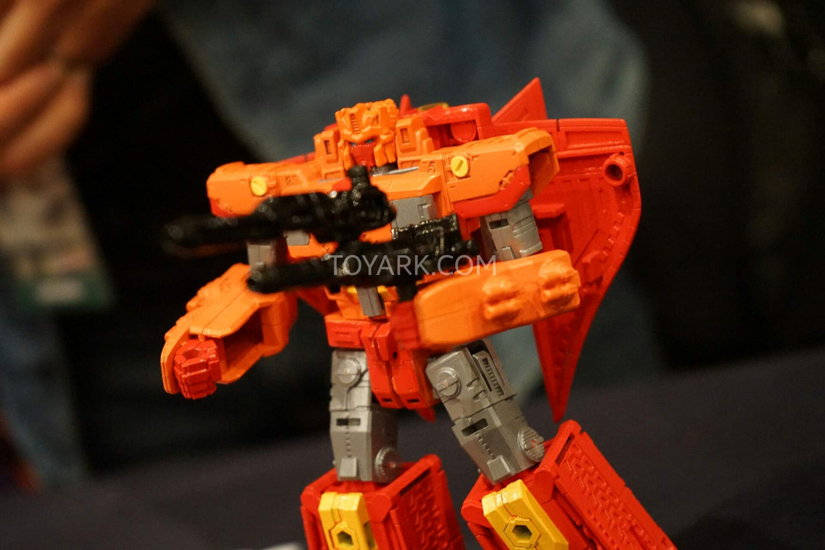NYCC2015-Hasbro-Sentinel-Prime-013