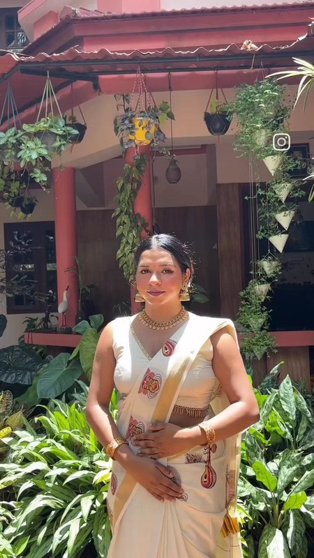 chubby dusky kerala girl in kerala costume.mp4_snapshot_00.00.551