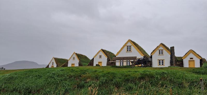 Tejados de turba, cañones y campos de lava, Península Snaefellnes - Islandia, donde la tierra ruge. (4)