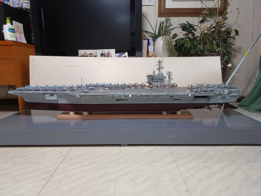 Porte-Avions USS Nimitz au 1/200 en total scratch traditionnel File