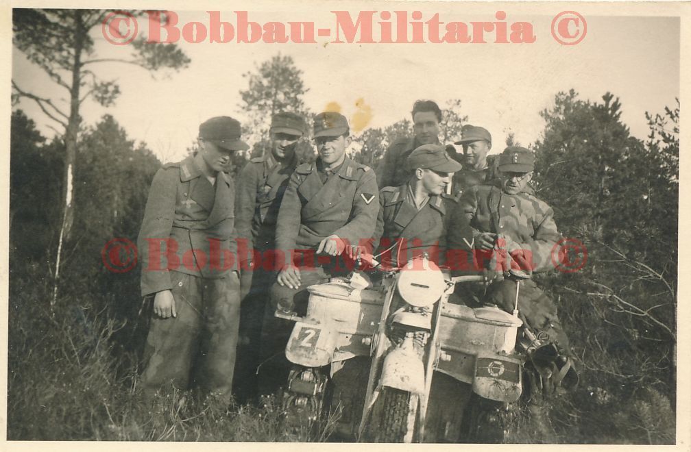 Sturmgeschütz Soldaten camo Endkampf mit NSU Kettenkrad HK 101 W