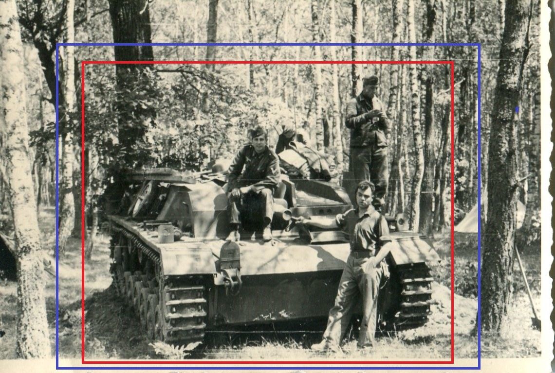 FOTO PANZER TANK Sturmgeschütz im Waldlager