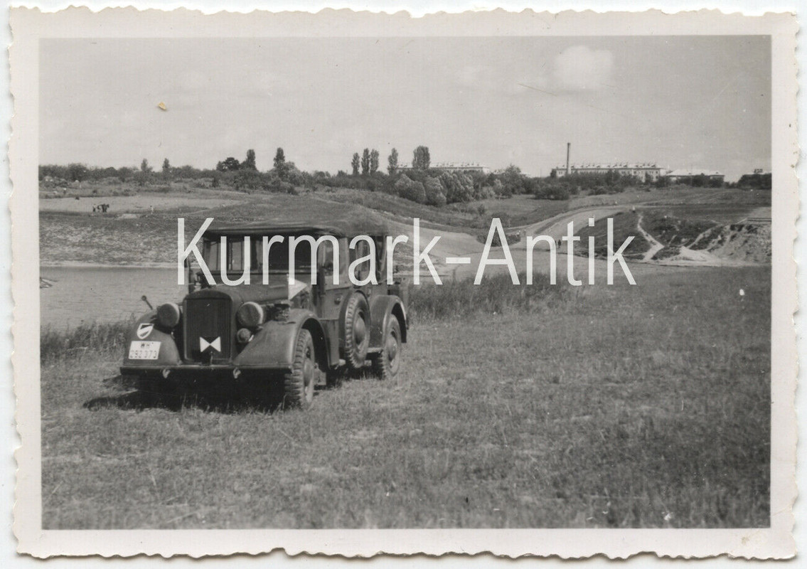 Foto Wehrmacht Russland Front PKW Kübel Horch Wimpel Stander Emblem Wappen
