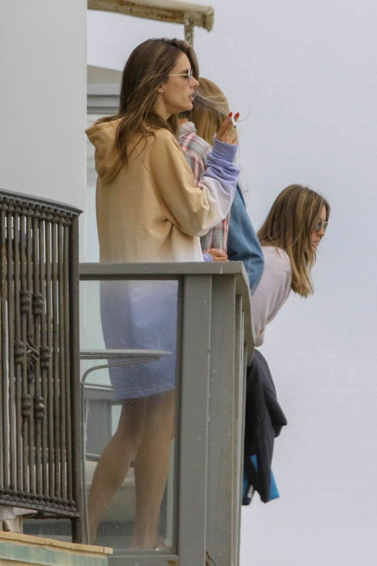 alessandra-ambrosio-at-a-friend-s-party-in-los-angeles-06-16-201