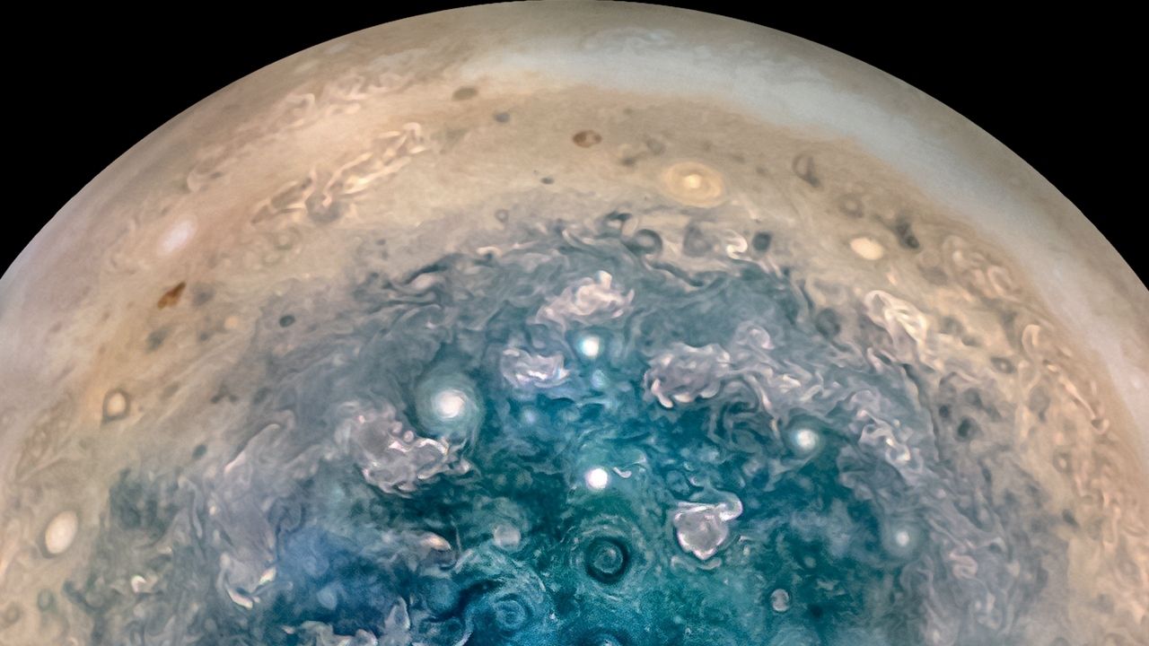 Júpiter tiene ciclones y son de gran magnitud