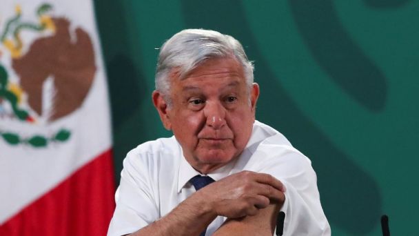 AMLO asiste con Covid-19 a la mañanera de manera virtual y envía mensaje
