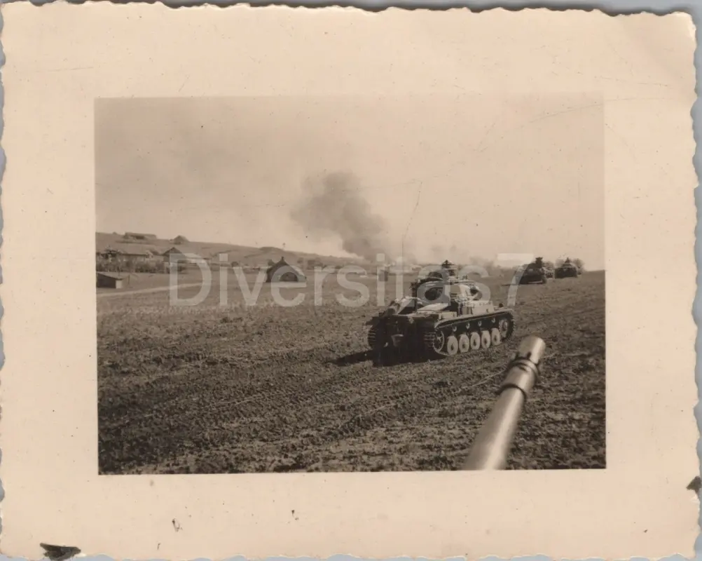 Foto a Nachl. Uffz H Gollner Panzer-Regt. 4, Panzer vor Senno Belarus D-82